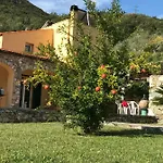 Ort Holiday's Time Bed & Breakfast 3*